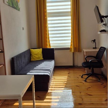 Hostel Tulip - Pokoj Jednoosobowy Nr 3 Ze Wspolna Lazienka I Kuchnia Щецин Экстерьер фото
