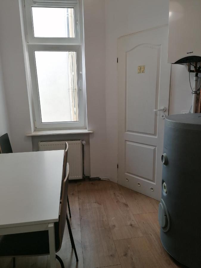Hostel Tulip - Pokoj Jednoosobowy Nr 3 Ze Wspolna Lazienka I Kuchnia Щецин Экстерьер фото