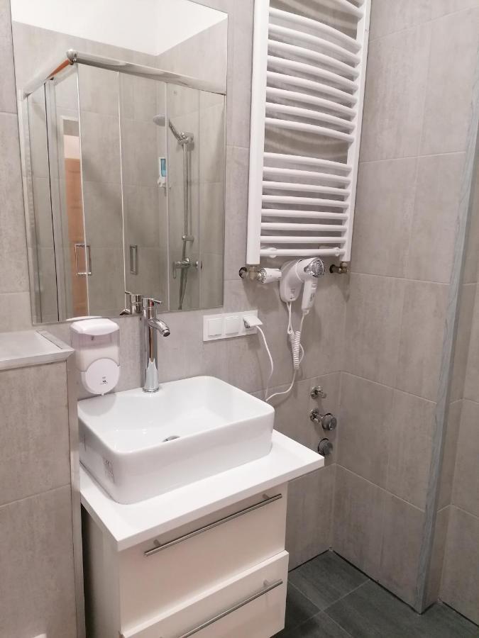 Hostel Tulip - Pokoj Jednoosobowy Nr 3 Ze Wspolna Lazienka I Kuchnia Щецин Экстерьер фото