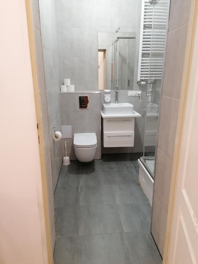 Hostel Tulip - Pokoj Jednoosobowy Nr 3 Ze Wspolna Lazienka I Kuchnia Щецин Экстерьер фото